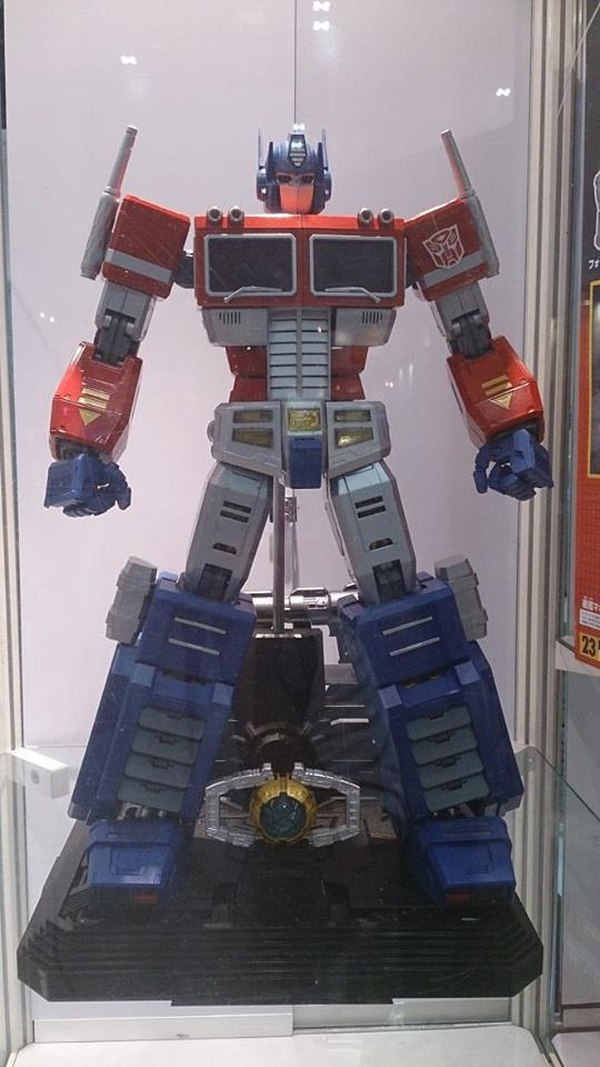 New Action Toys Ultimetal Optimus Prime Transformers Figure Images  (1 of 7)